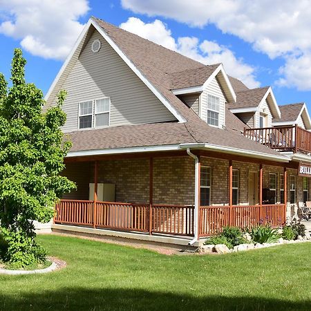 Bullberry Inn Bed & Breakfast Tropic Exterior photo