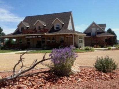 Bullberry Inn Bed & Breakfast Tropic Exterior photo